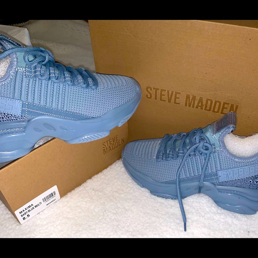 NWT Steve Maddens Maxima Baby Blue